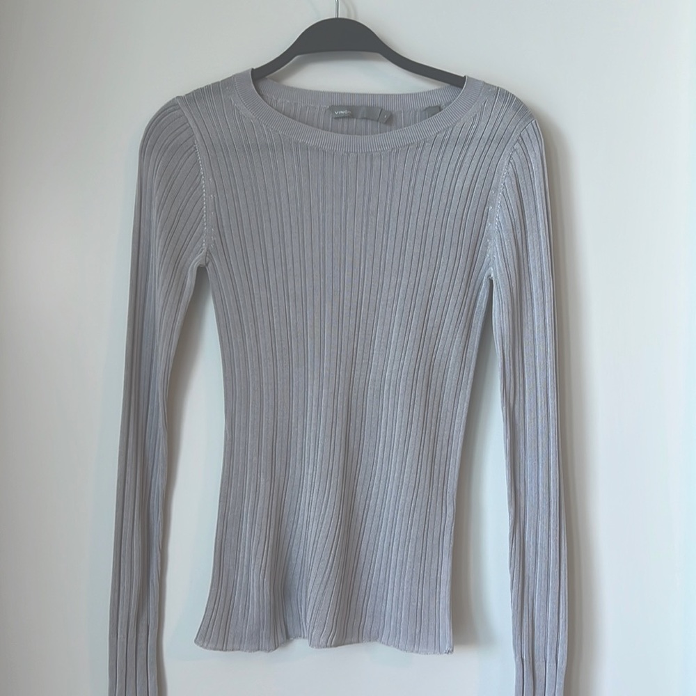 Vince size XS Ribbed Crew Neck Sweater. Super lightweight & beautiful color!